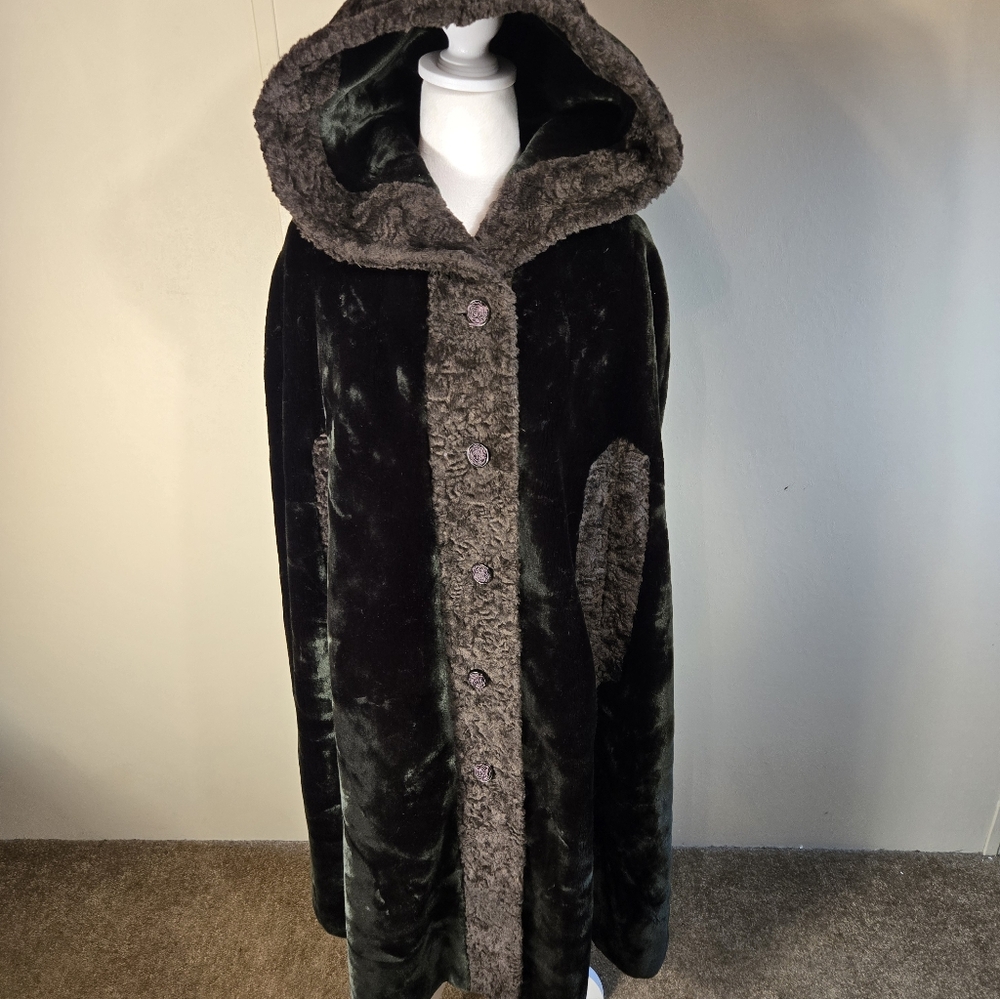 Faux Fur Hooded Cape Borgazia Sportowne Velvet Union Made - Picture 2 of 14